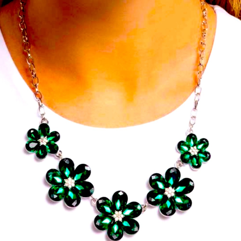 🟢🍀🟢 “WHIMSICAL WAY” GREEN NECKLACE WITH FREE EARRINGS ~ PAPARAZZI❗️🟢🍀🟢 - Picture 5 of 7